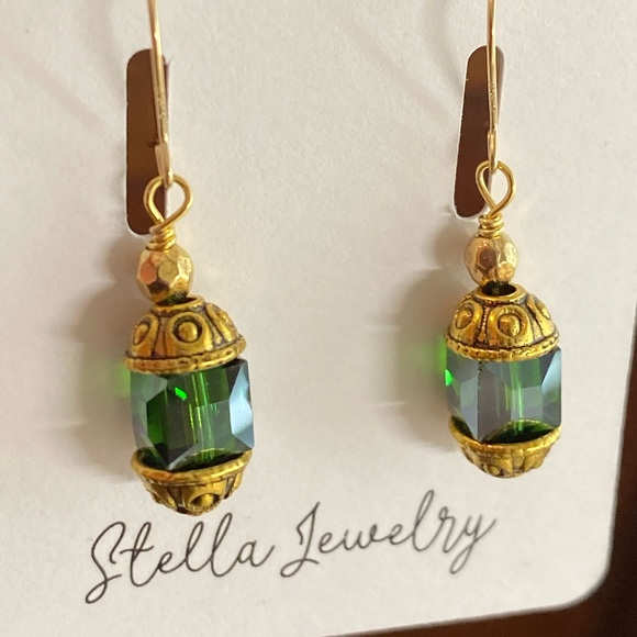 Jewelry - Dark green cube Art Deco earrings